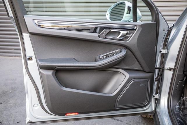 Photo of 2026 Dolomite Porsche Macan