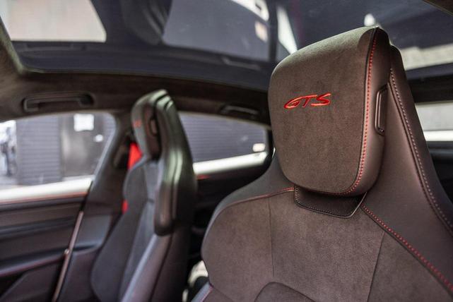 Photo of 2022 Carrara White Metallic Porsche Taycan