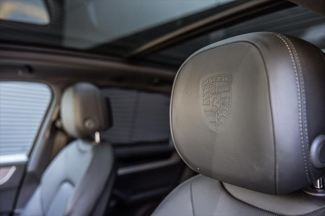 Photo of 2024 Chromite Black Metallic Porsche Cayenne