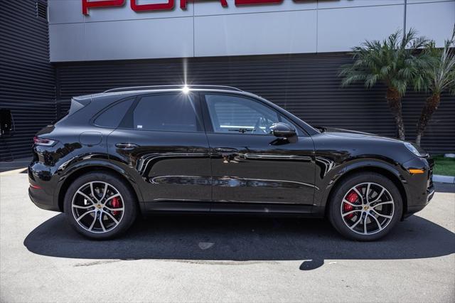 Photo of 2024 Chromite Black Metallic Porsche Cayenne