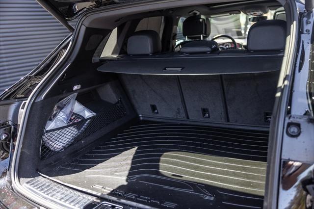 Photo of 2024 Chromite Black Metallic Porsche Cayenne
