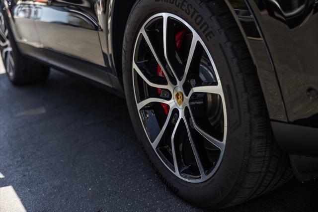 Photo of 2024 Chromite Black Metallic Porsche Cayenne