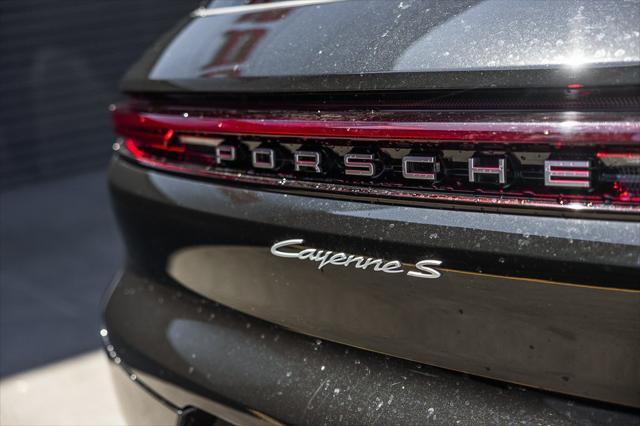 Photo of 2024 Chromite Black Metallic Porsche Cayenne
