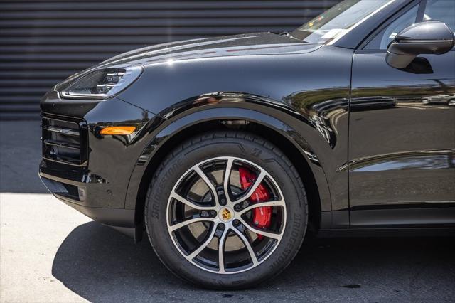 Photo of 2024 Chromite Black Metallic Porsche Cayenne