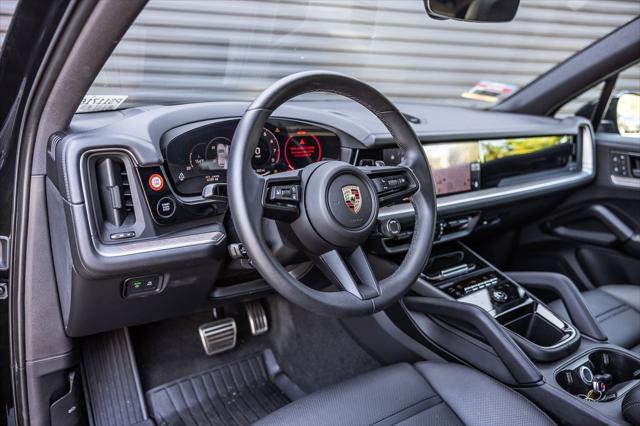 Photo of 2024 Chromite Black Metallic Porsche Cayenne