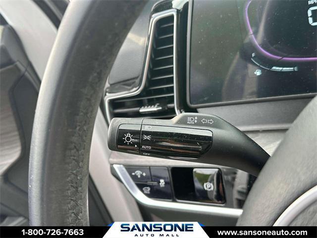 Photo of 2023 Glacial White Pearl Kia Sportage