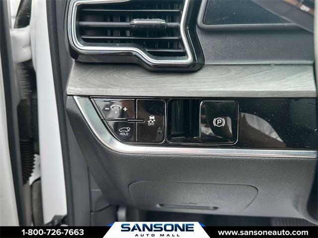 Photo of 2023 Glacial White Pearl Kia Sportage