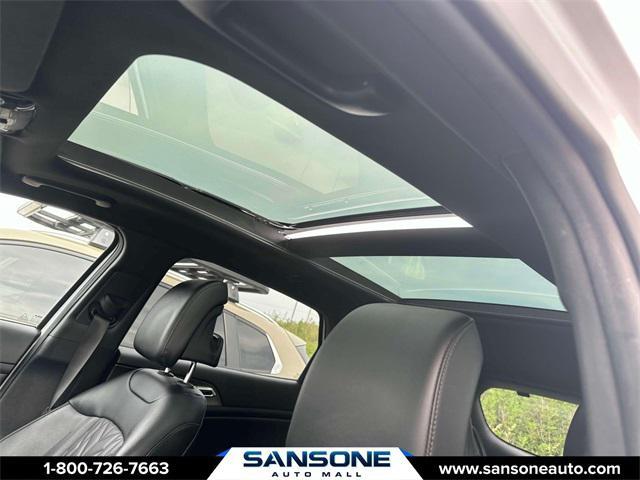 Photo of 2023 Glacial White Pearl Kia Sportage
