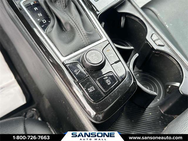 Photo of 2023 Glacial White Pearl Kia Sportage