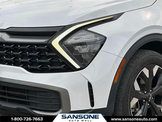Photo of 2023 Glacial White Pearl Kia Sportage