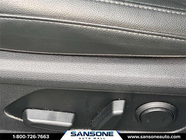 Photo of 2023 Glacial White Pearl Kia Sportage