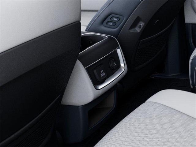 Photo of 2026 White Pearl Kia Carnival