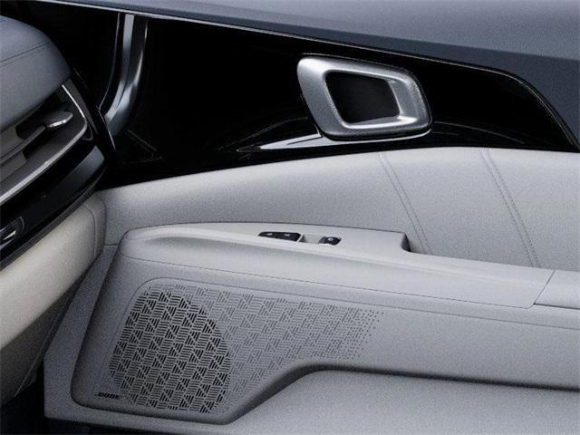 Photo of 2026 White Pearl Kia Carnival