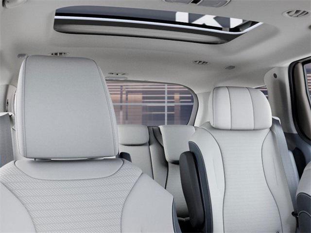 Photo of 2026 White Pearl Kia Carnival