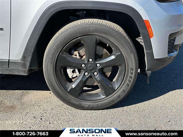 Photo of 2023 Silver Zynith Jeep Grand Cherokee L