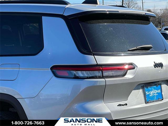 Photo of 2023 Silver Zynith Jeep Grand Cherokee L