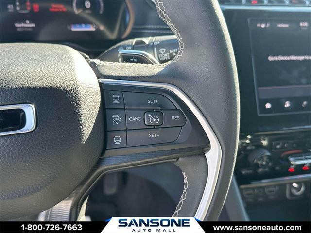 Photo of 2023 Silver Zynith Jeep Grand Cherokee L