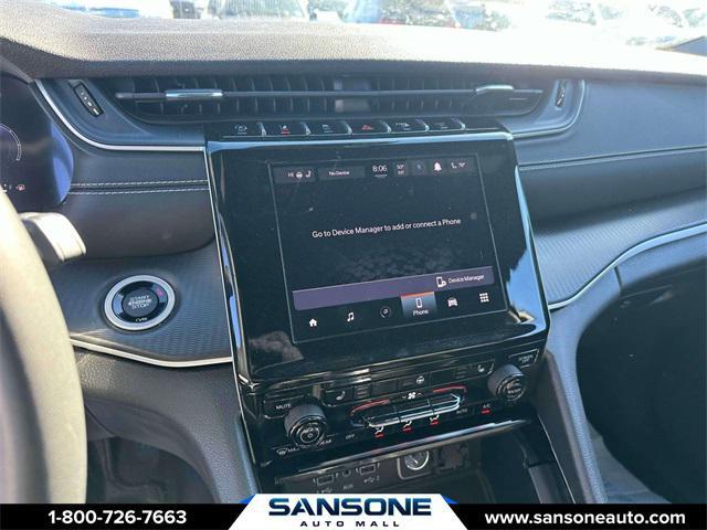 Photo of 2023 Silver Zynith Jeep Grand Cherokee L