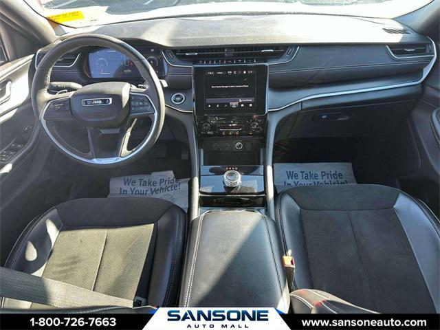 Photo of 2023 Silver Zynith Jeep Grand Cherokee L