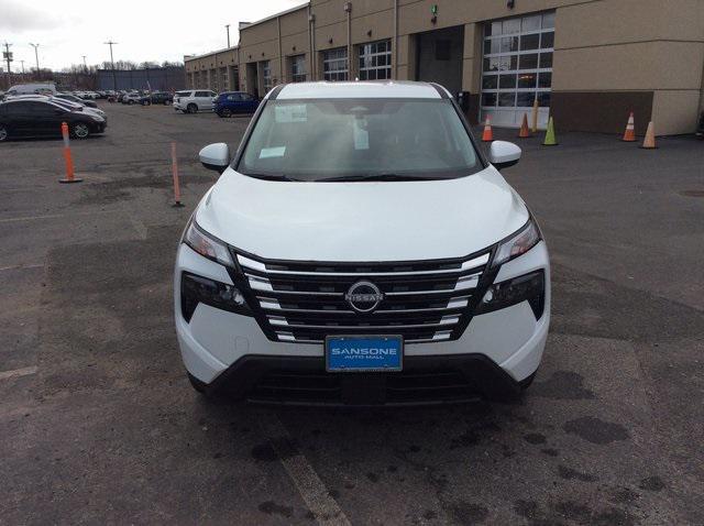 Photo of 2025 White Pearl Nissan Rogue