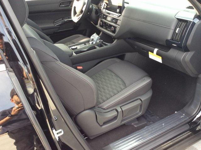 Photo of 2025 Super Black Nissan Pathfinder