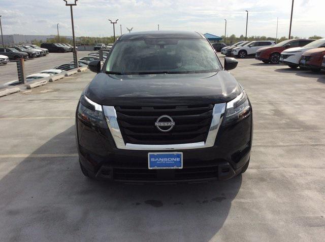 Photo of 2025 Super Black Nissan Pathfinder