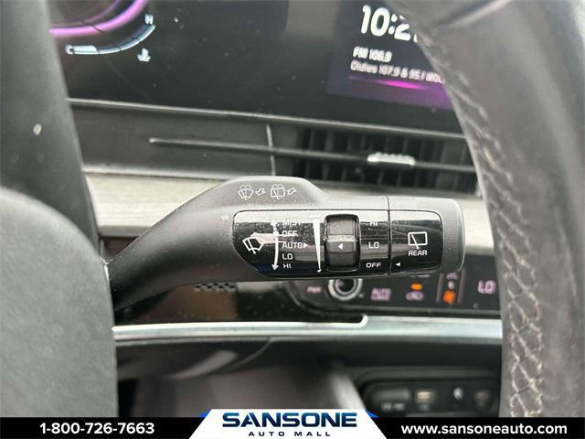 Photo of 2023 Glacial White Pearl Kia Sportage