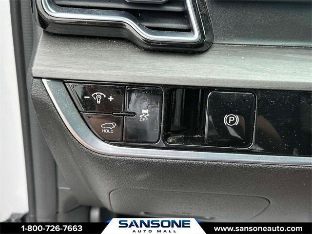 Photo of 2023 Glacial White Pearl Kia Sportage