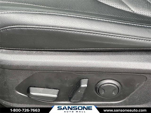 Photo of 2023 Glacial White Pearl Kia Sportage