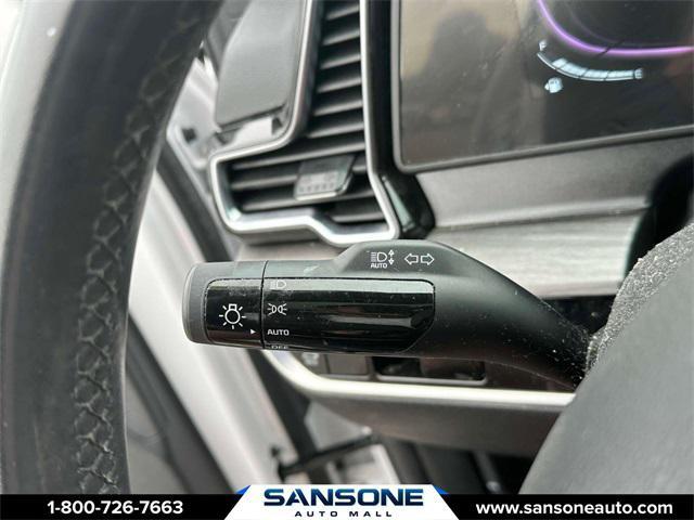 Photo of 2023 Glacial White Pearl Kia Sportage
