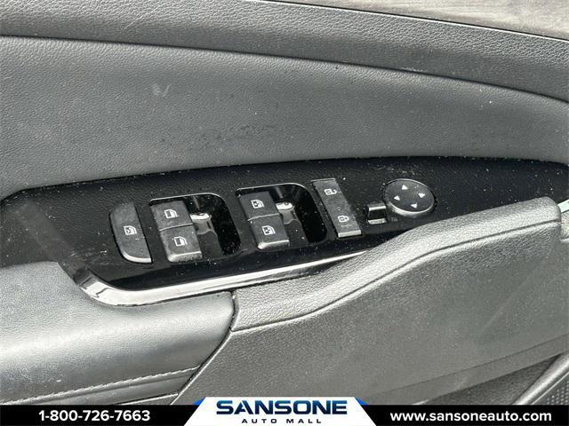 Photo of 2023 Glacial White Pearl Kia Sportage