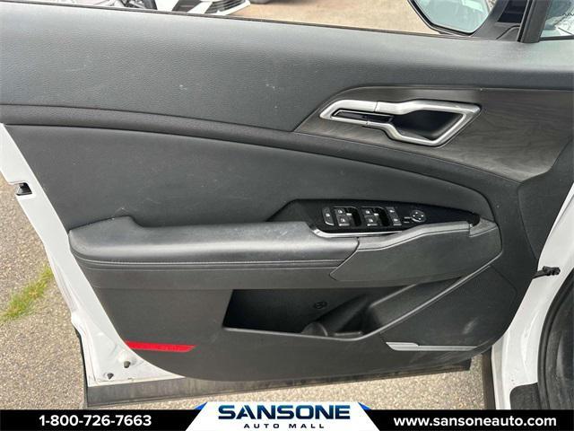 Photo of 2023 Glacial White Pearl Kia Sportage