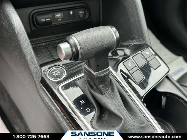 Photo of 2023 Glacial White Pearl Kia Sportage