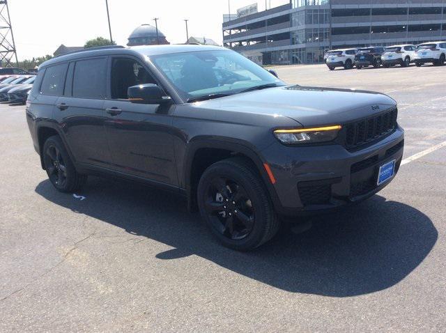 Photo of 2025 Baltic Gray Metallic Clearcoat Jeep Grand Cherokee L