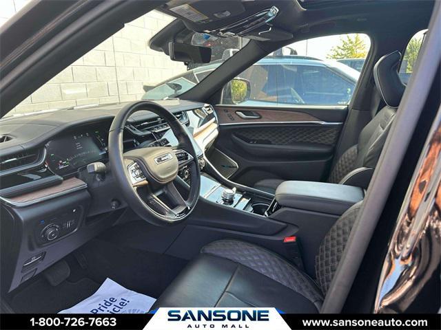 Photo of 2023 Diamond Black Crystal Pearlcoat Jeep Grand Cherokee 4xe