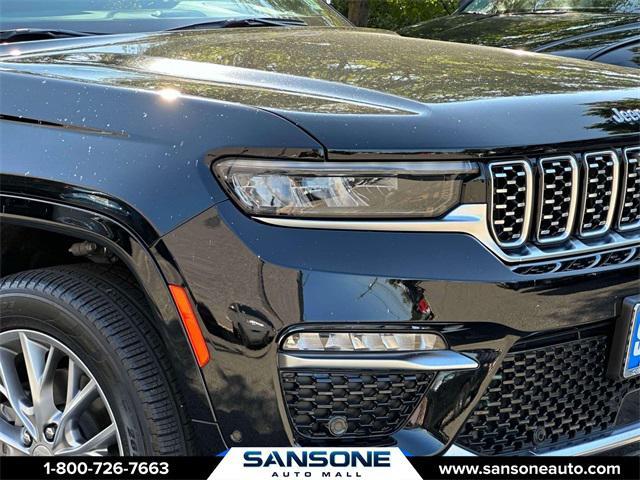 Photo of 2023 Diamond Black Crystal Pearlcoat Jeep Grand Cherokee 4xe