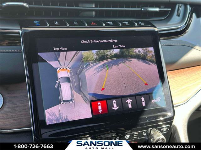 Photo of 2023 Diamond Black Crystal Pearlcoat Jeep Grand Cherokee 4xe