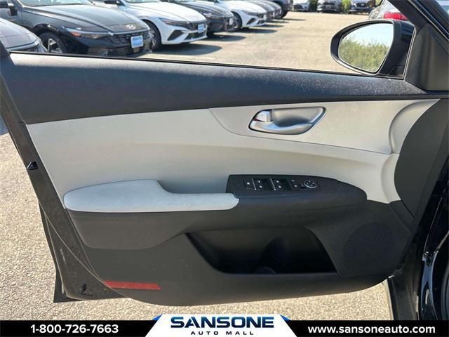 Photo of 2022 Aurora Black Pearl Kia Forte