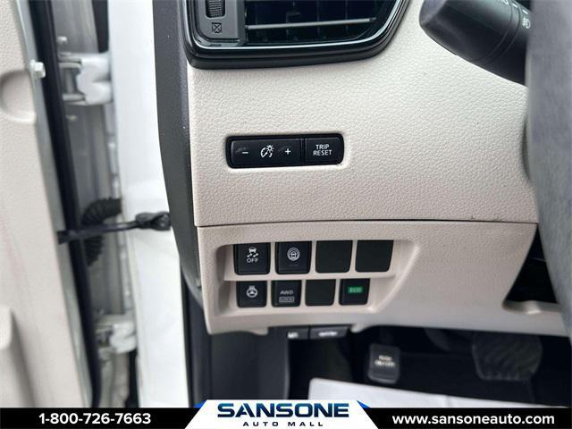 Photo of 2019 Pearl White Tricoat Nissan Rogue Sport
