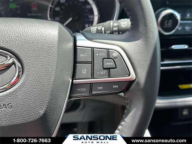Photo of 2023 Midnight Black Toyota Highlander