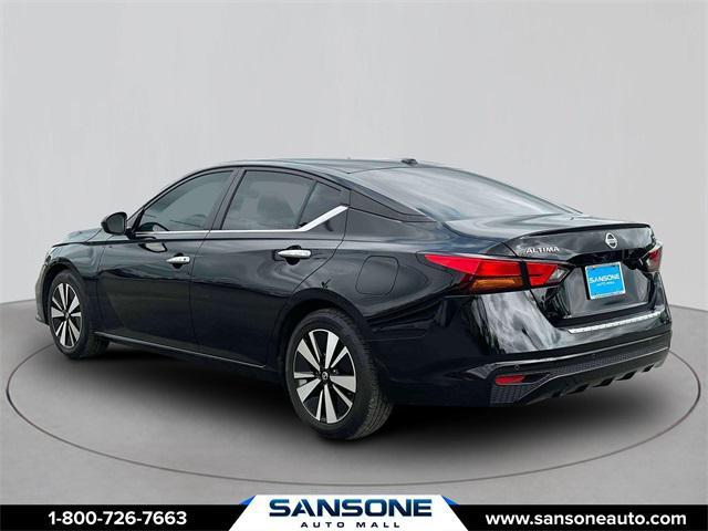 Photo of 2022 Super Black Clearcoat Nissan Altima