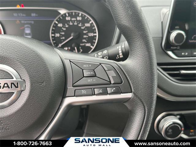 Photo of 2022 Super Black Clearcoat Nissan Altima