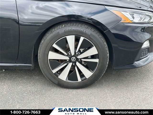Photo of 2022 Super Black Clearcoat Nissan Altima
