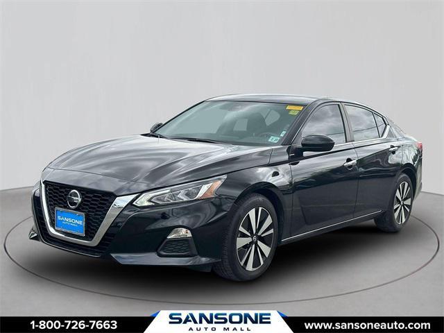 Photo of 2022 Super Black Clearcoat Nissan Altima
