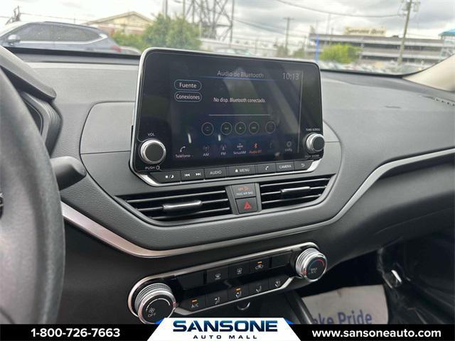 Photo of 2022 Super Black Clearcoat Nissan Altima