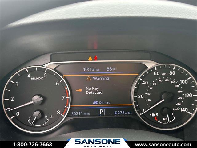 Photo of 2022 Super Black Clearcoat Nissan Altima