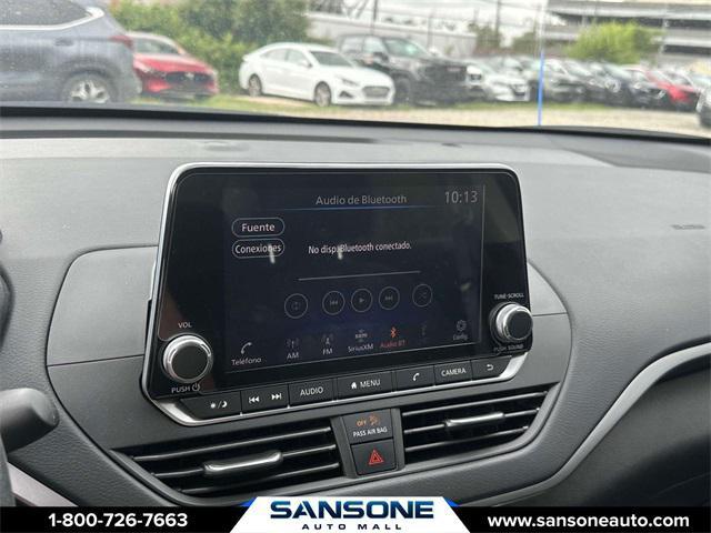Photo of 2022 Super Black Clearcoat Nissan Altima