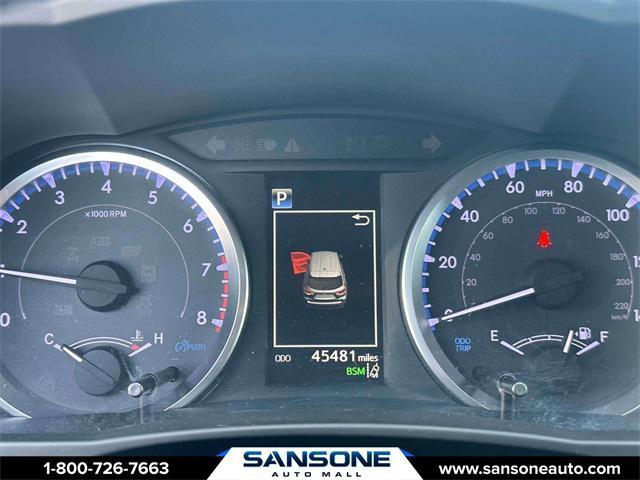 Photo of 2019 Shoreline Blue Pearl Toyota Highlander