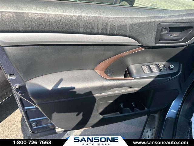 Photo of 2019 Shoreline Blue Pearl Toyota Highlander