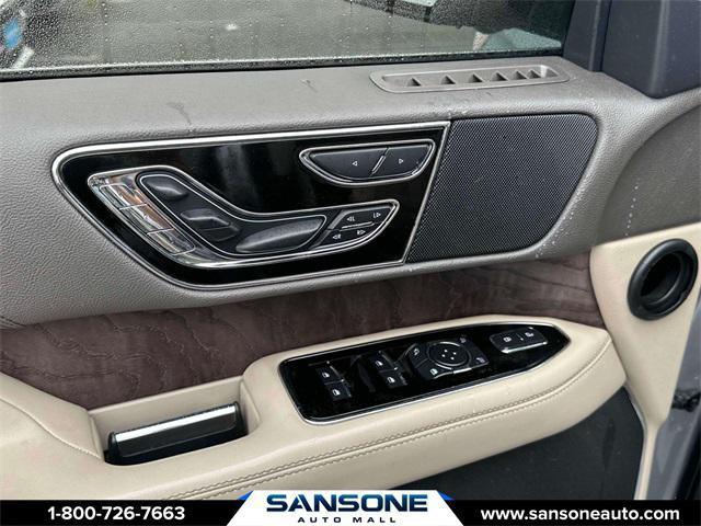 Photo of 2022 Silver Radiance Metallic Clearcoat Lincoln Navigator